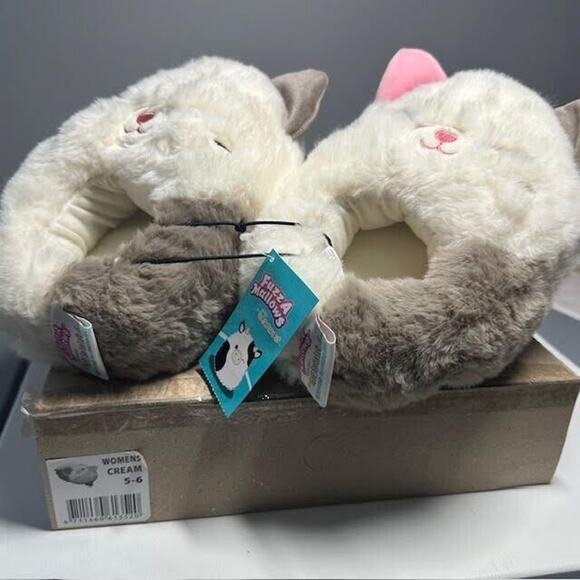 NWT Squishmallows Slippers Women’s size 5-6 Karina the Cat New Fuzzamallows - Picture 10 of 11